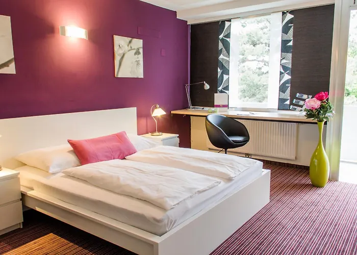 College Garden Hotel