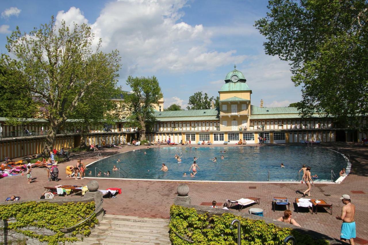 Hotel College Garden